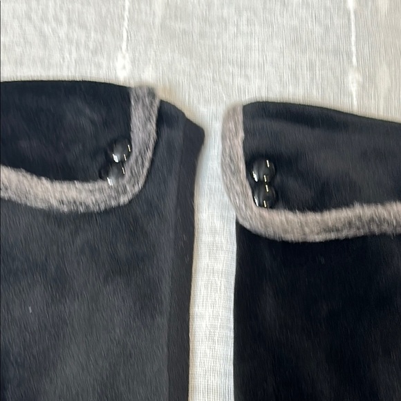 Black Winter Gloves Women Velvet Feel w/ Tech Finger Tips & Grey Accent Button - Picture 4 of 8